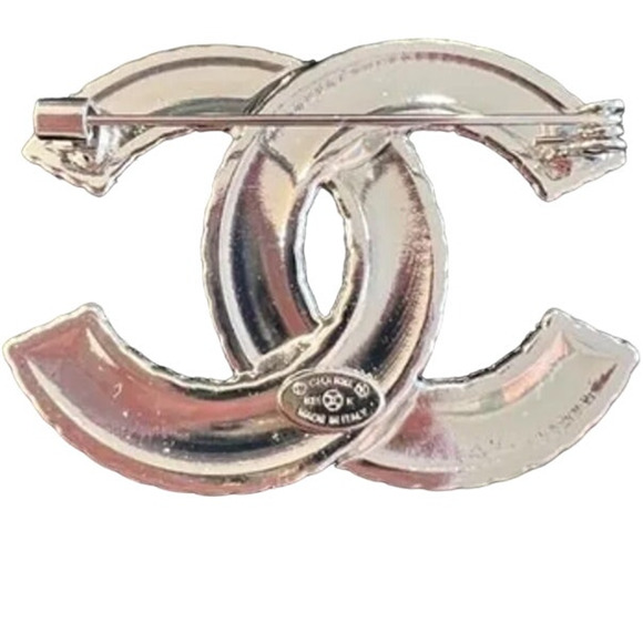 Chanel Interlocking CC Black & White on Silver Brooch Winter 2021 (CCXX018) - Picture 2 of 5